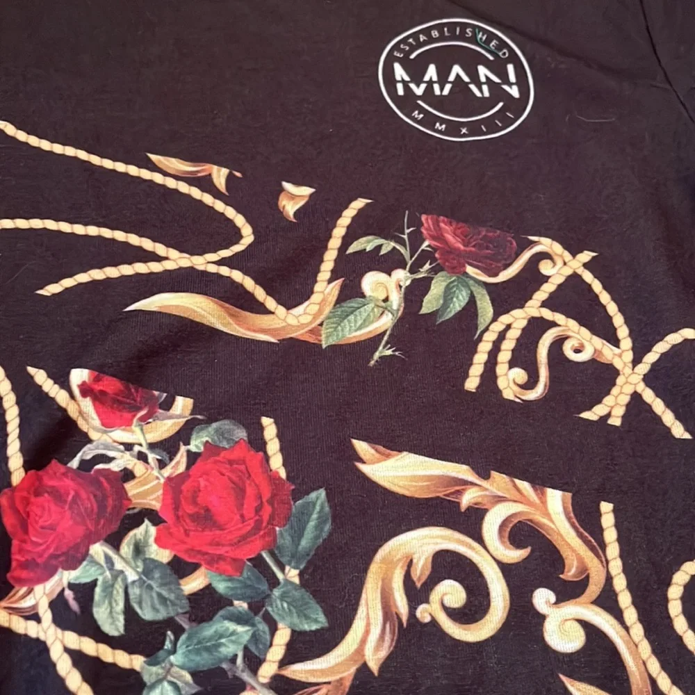 BoohooMAN TEE ROSES - Picture 2 of 3